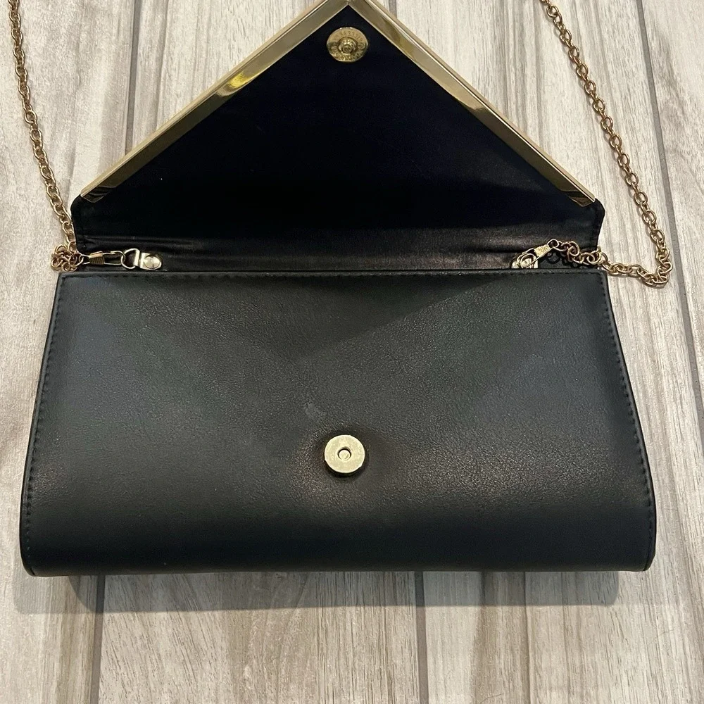 Aldo Crossbody Clutch Women OS Black Good Gold V Trim Envelope Chain Strap - Picture 8 of 10